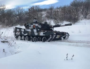 Με χειμερινή παραλλαγή τα Leopard-2A4 του ΕΣ (φωτό)